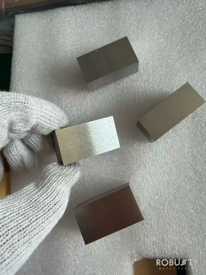 Molybdenum vs Stainless Steel for High-Temperature Applications(pic2) molybdenum-vs-stainless-steel-high-temperature-01.webp